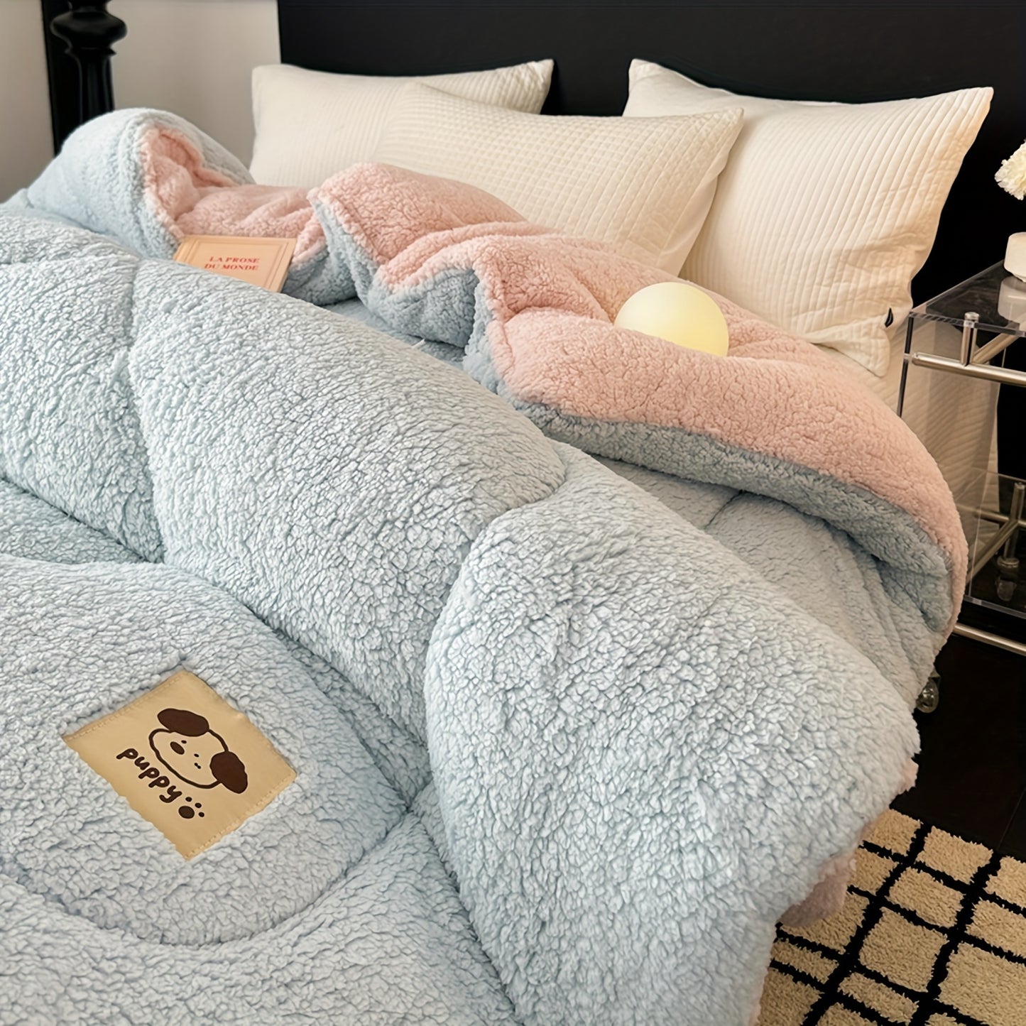 1pc Cozy Cartoon Badge Fleece Warm Winter Comforter Insert, Soft Comfortable Warmth, Suitable for Bedroom Guest Room Bedding, All Seasons, Hand Wash Only, 100% Polyester Fill & Cover, Quilted, Active Print, 200-250gsm