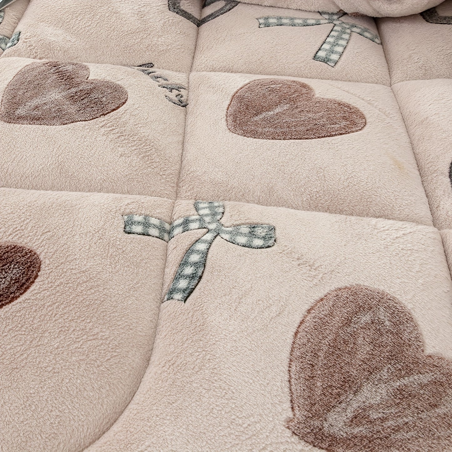 1pc Cozy Love & Bow Quilted Fleece Comforter - Soft Pink with Brown Hearts, Polka Dots & "Lucky" Text Design, Warm Polyester Fabric for Bedroom or Guest Room, All-Season Use, Cute Blanket