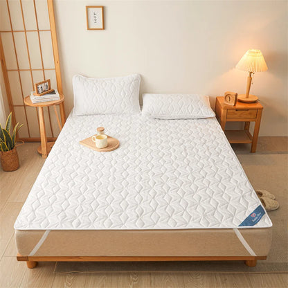 Bed Waterproof Mattress Protector - Breathable Noiseless Mattress Cover Pad with 4 Elastic Corner Straps Fits up to 40 cm deep