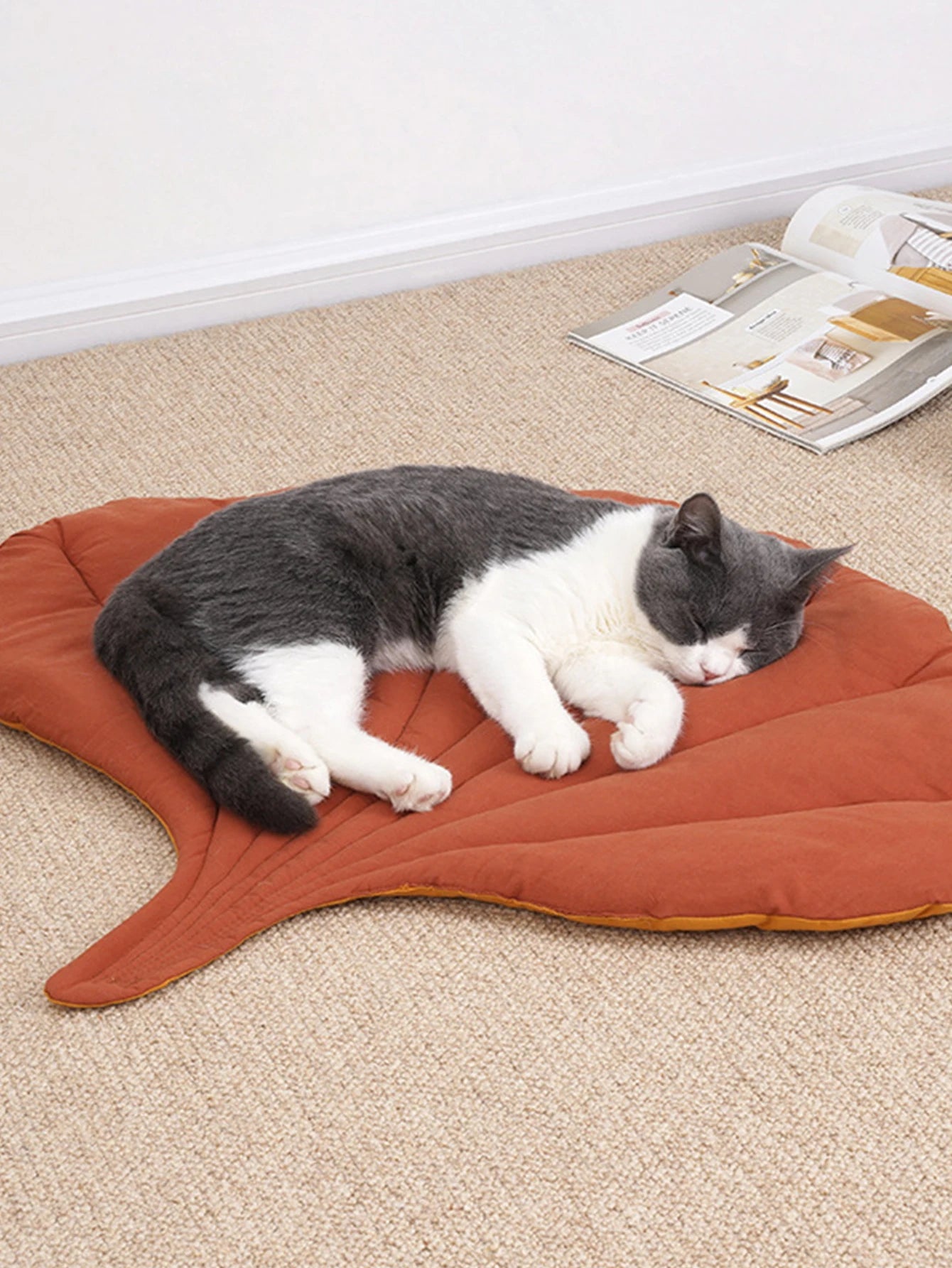 Cat Mattress Leaf Shape Cat Nest Cat and Dog Double-Sided Available Floor Mat Cover Pad Warm and Comfortable Cartoon Cat Bed Ind