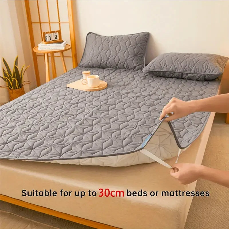 Bed Waterproof Mattress Protector - Breathable Noiseless Mattress Cover Pad with 4 Elastic Corner Straps Fits up to 40 cm deep