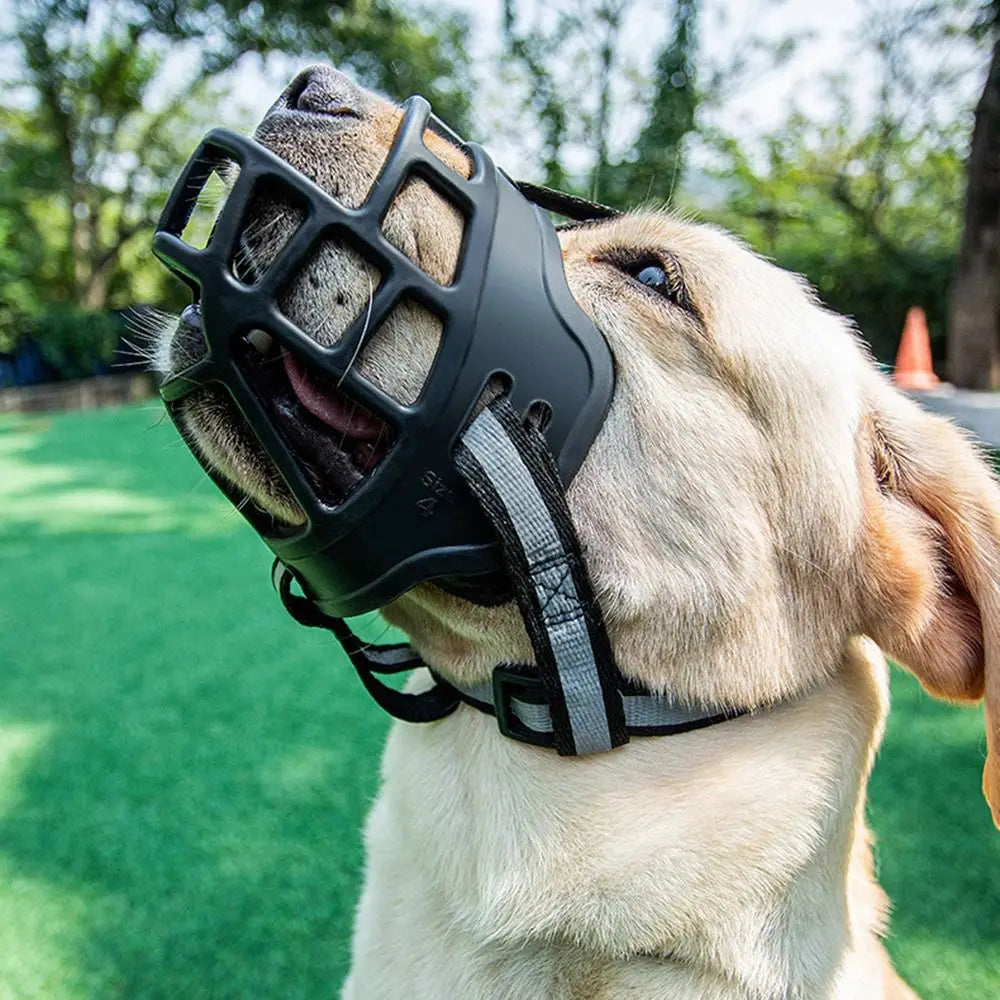 Anti-Biting Adjustable Dog Muzzle Fashion Breathable With Reflective Strip Dog Mouth Cover Plastic Can Drink Water