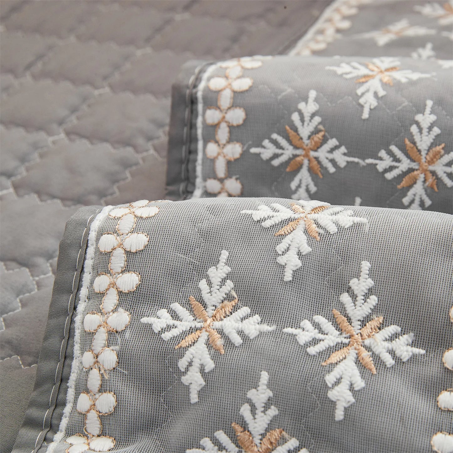 1pc Waffle Quilting Four Season Anti-Slip Sofa Cover With Snowflake Lace Decor, Couch Cover Blanket Modern Living Room