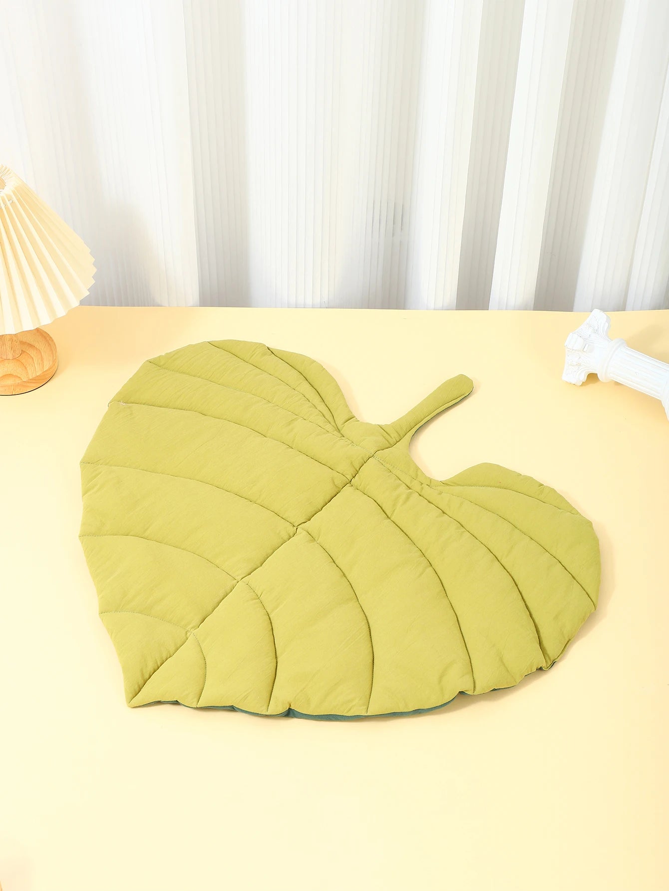 Cat Mattress Leaf Shape Cat Nest Cat and Dog Double-Sided Available Floor Mat Cover Pad Warm and Comfortable Cartoon Cat Bed Ind